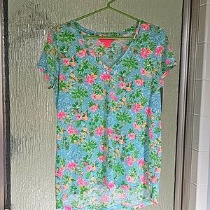 Disney Parks Lilly Pulitzer Mickey & Minnie Mouse Etta V shirt Size M